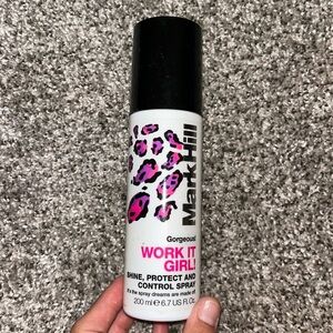 Mark Hill work it girl shine protect control spray